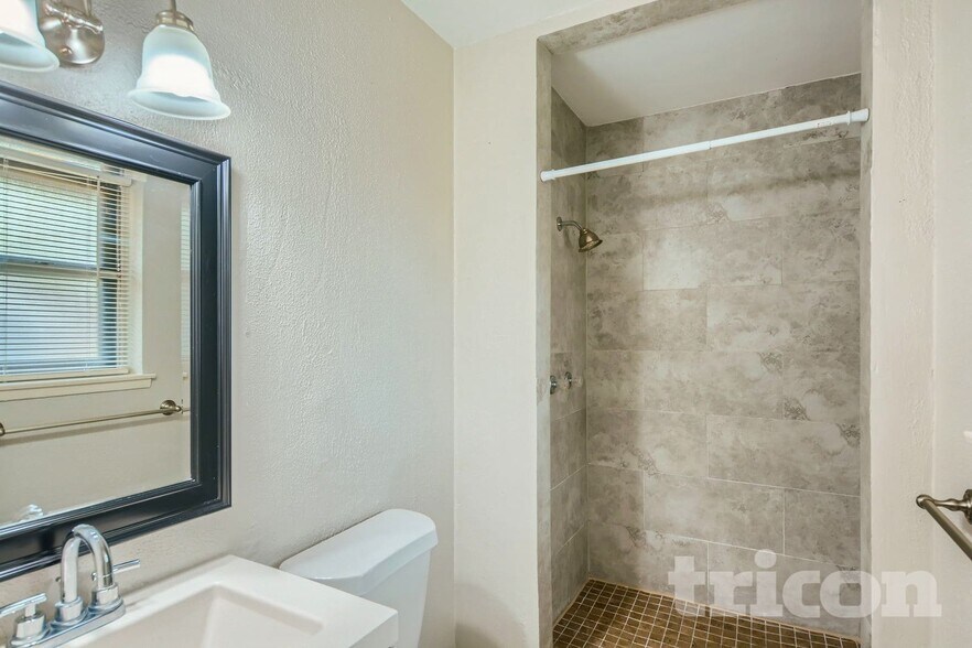 Building Photo - 333 Clearfield Dr