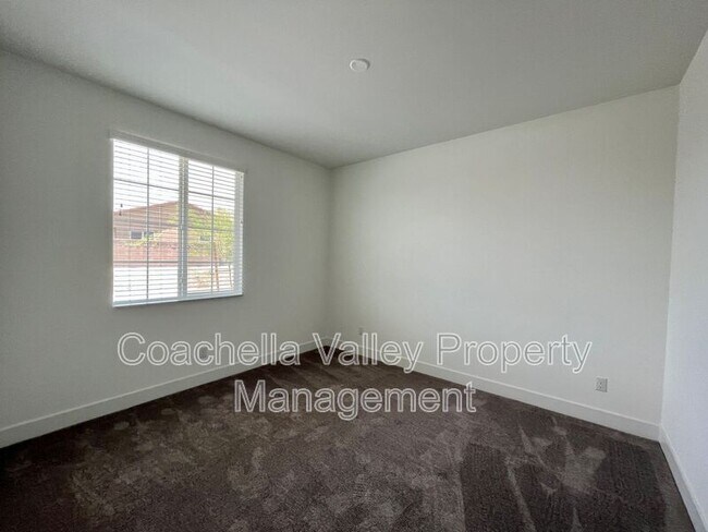 Building Photo - 11702 E Crescent St