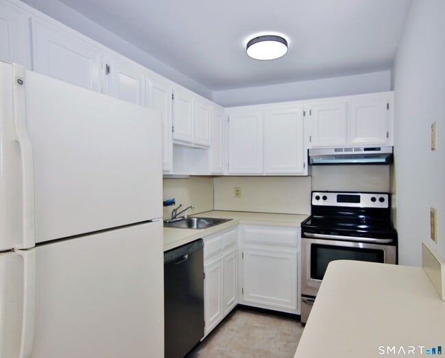 Building Photo - 15 Bungalow Park