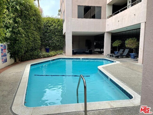 Building Photo - 1118 3rd St