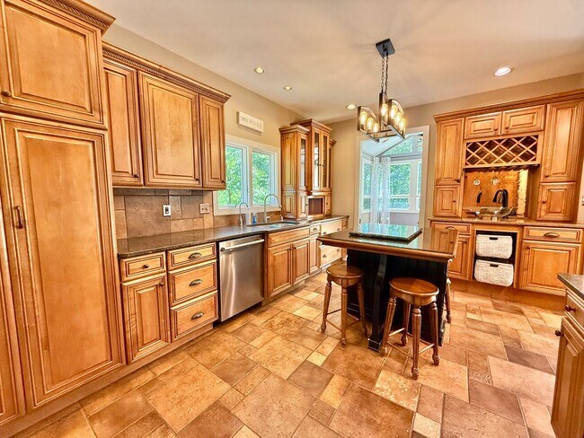 Building Photo - 309 Bullrun Valley Dr