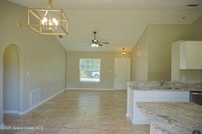 Building Photo - 1758 Tradewinds Ave SE