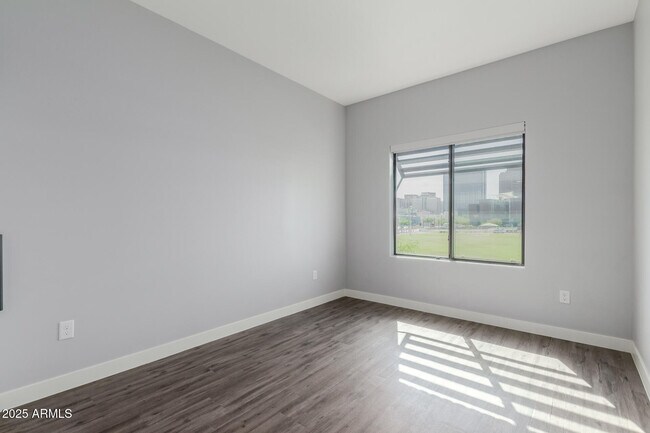 Building Photo - 475 N 9th St
