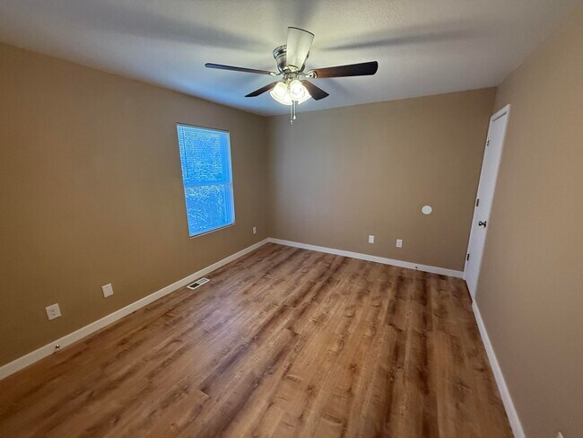 Building Photo - 1707 Hanover Blvd