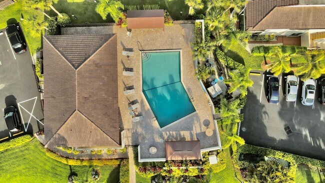 Building Photo - 8045 Eastlake Dr