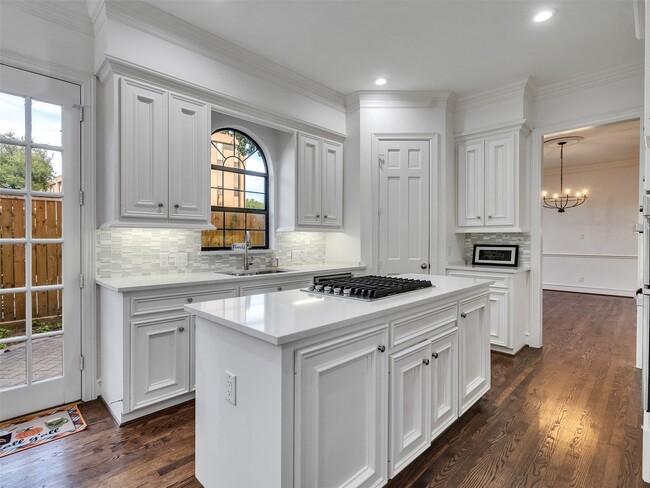 Building Photo - 2525 Nantucket Dr