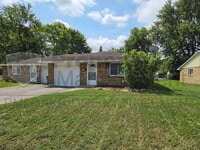 Building Photo - 3 Bedroom Single Level Duplex with Garage