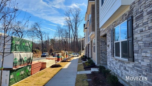 Building Photo - 720 Lucky Clover Way