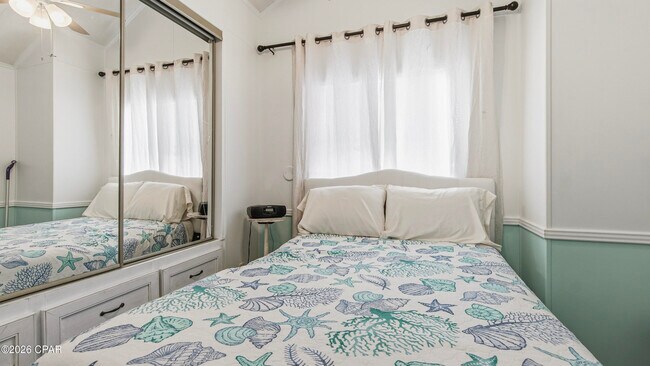 Building Photo - 1219 Thomas Dr