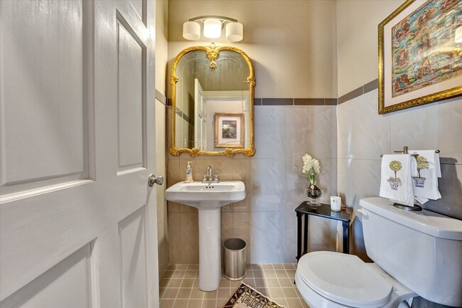 Building Photo - 1025 Church St