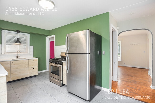 Building Photo - 1456 Edward Ave SE