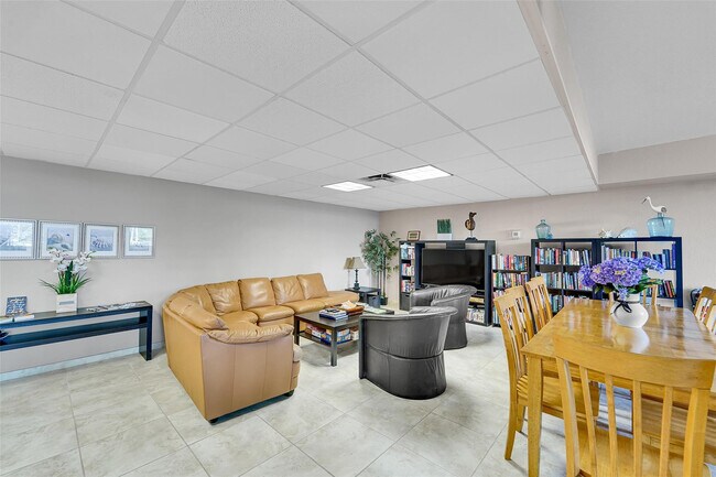 Building Photo - 1401 S Ocean Dr