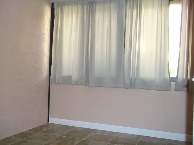 Building Photo - 743 SE 1st Way