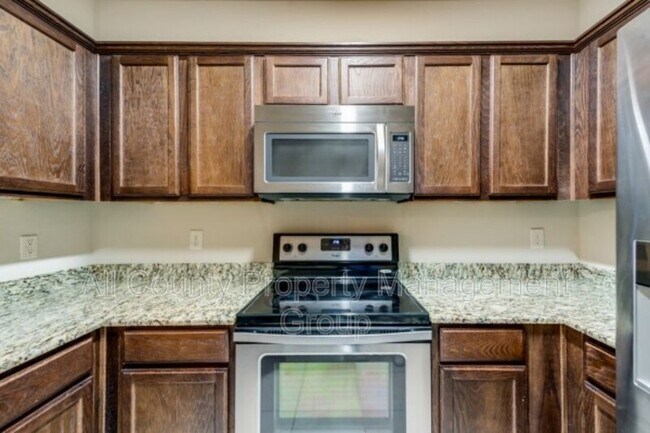 Building Photo - 1579 Cozy Dr