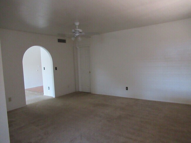 Building Photo - Spacious 4 Bedroom Home in Convenient Mesa...