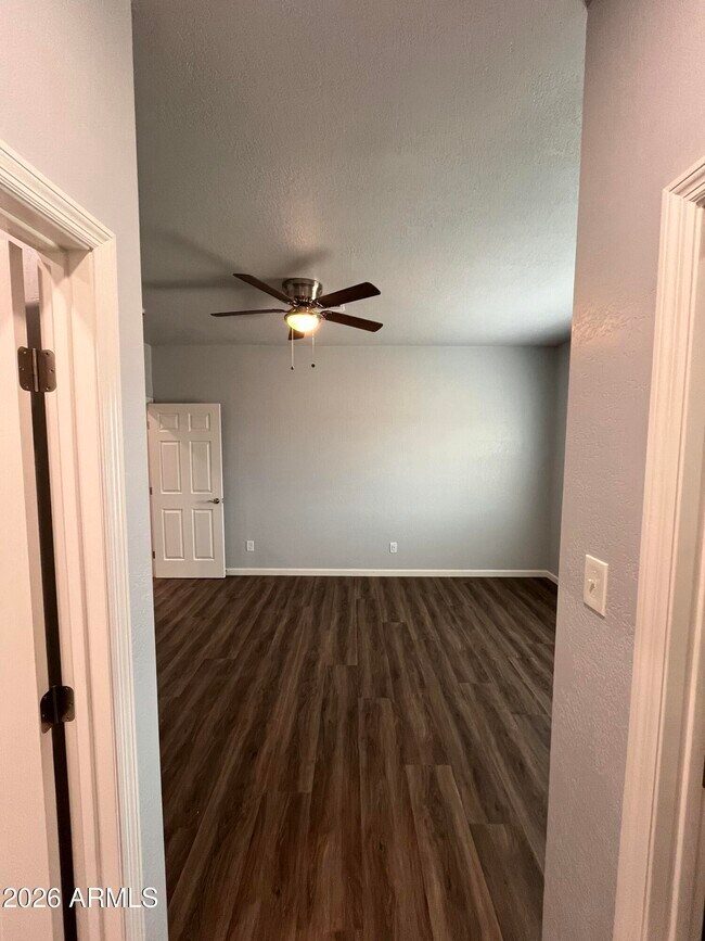 Building Photo - 713 W Adobe Dam Dr