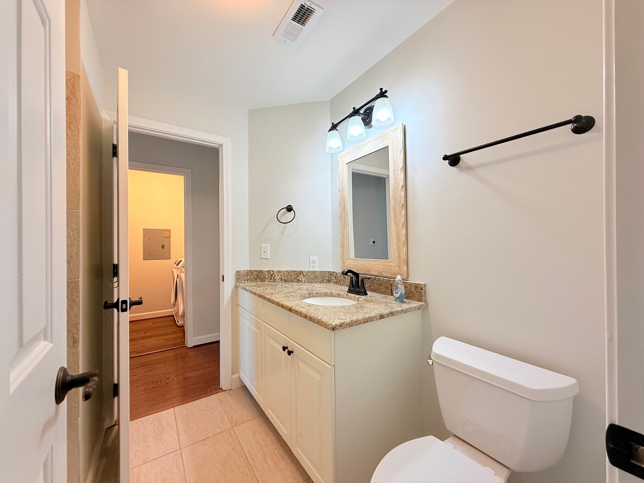Guest bathroom - 1133 Torrence Cir