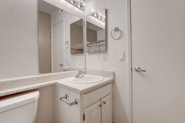 Building Photo - 3151 N Soaring Gulls Dr