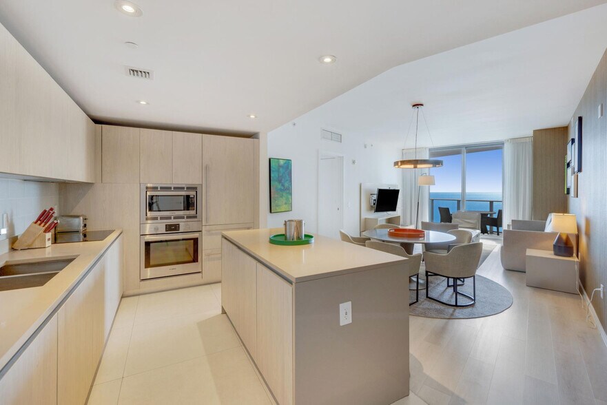 Building Photo - 4111 S Ocean Dr
