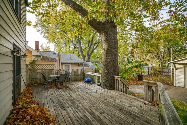 Building Photo - 409 E Melbourne Ave