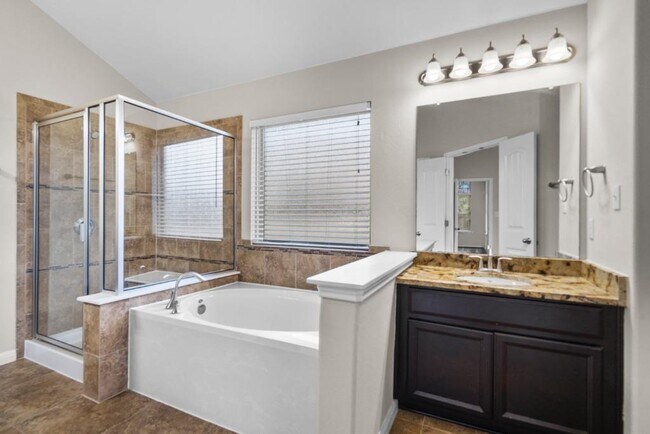 Building Photo - 2923 Bluffstone Dr
