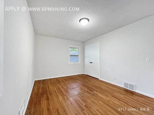 Building Photo - 4br 2ba 2cg ~ Security Deposit Free Altern...