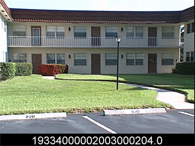 Building Photo - 53 Woodland Dr