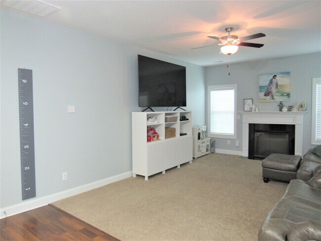 Building Photo - 4 Bedroom 2.5 Bath Onslow Bay