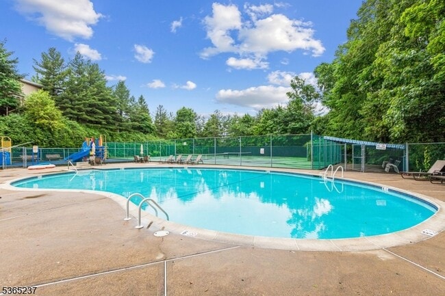 Building Photo - 151 Clarken Dr