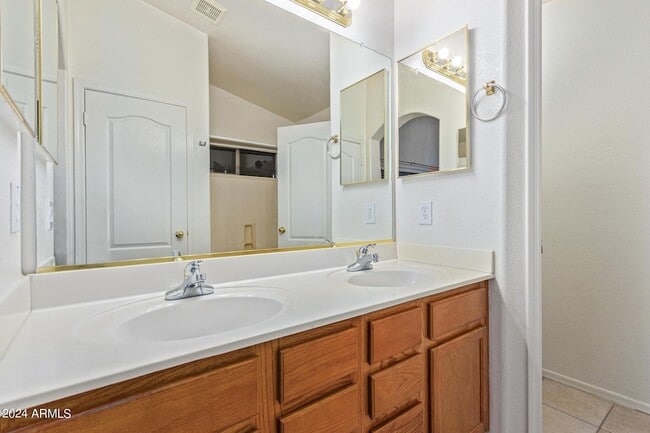 Building Photo - 2390 E Whitten St