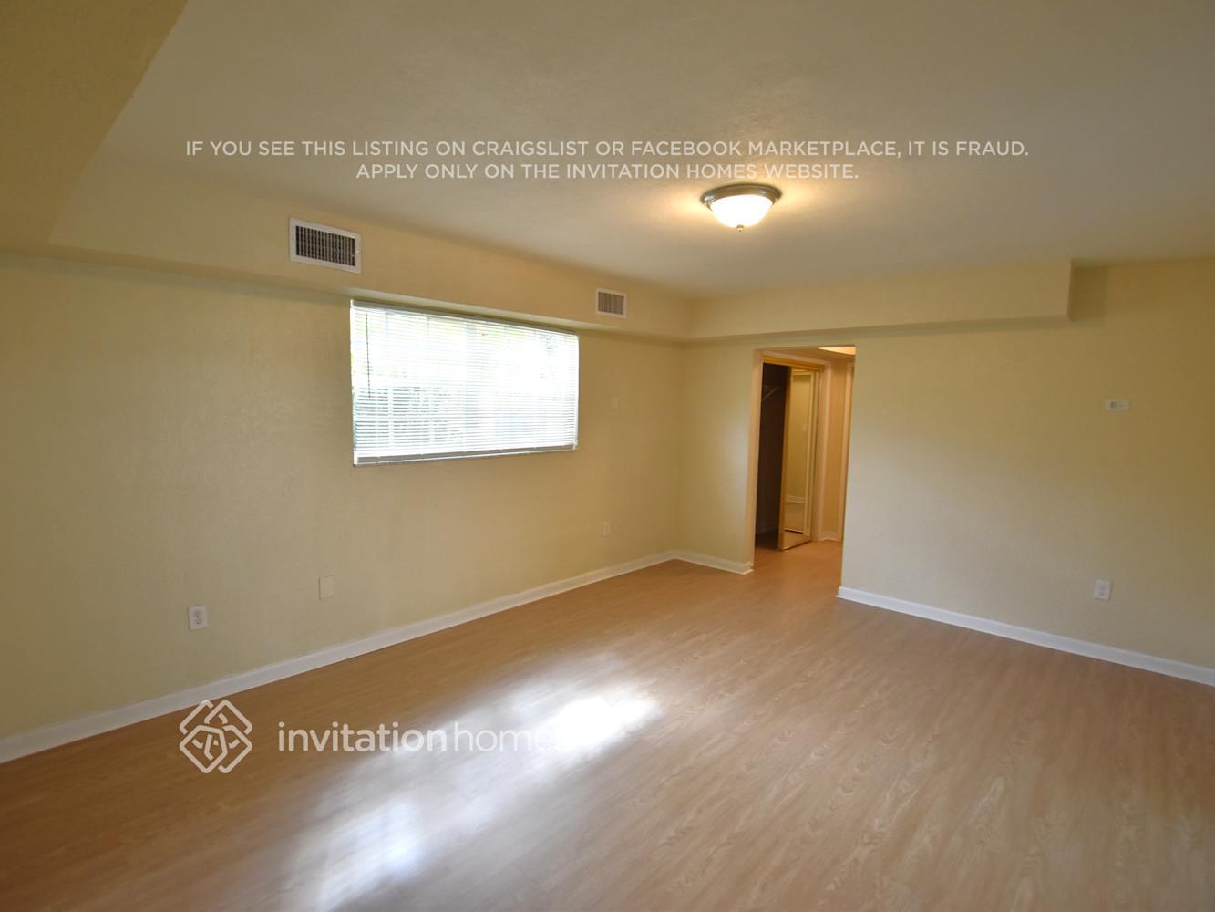 Building Photo - 3820 S Lake Terrace