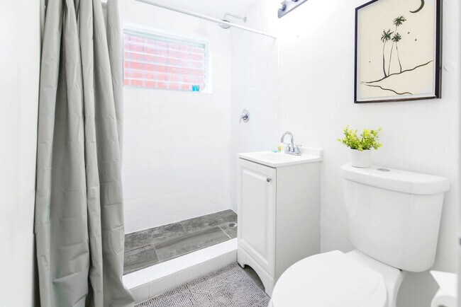 Building Photo - 515 NE 82nd St