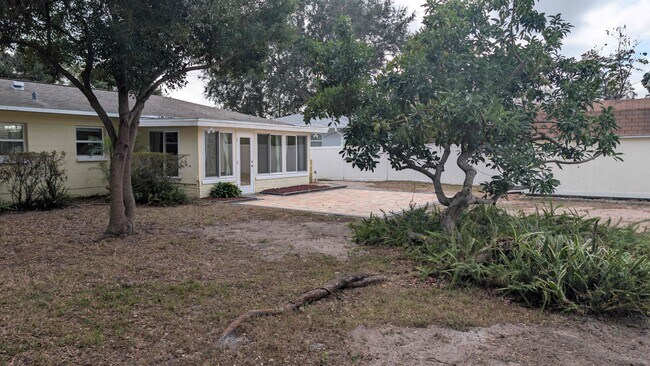 Building Photo - 4019 28th Ave N