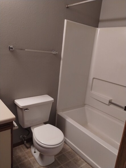 Building Photo - 222 Timber Ridge Dr