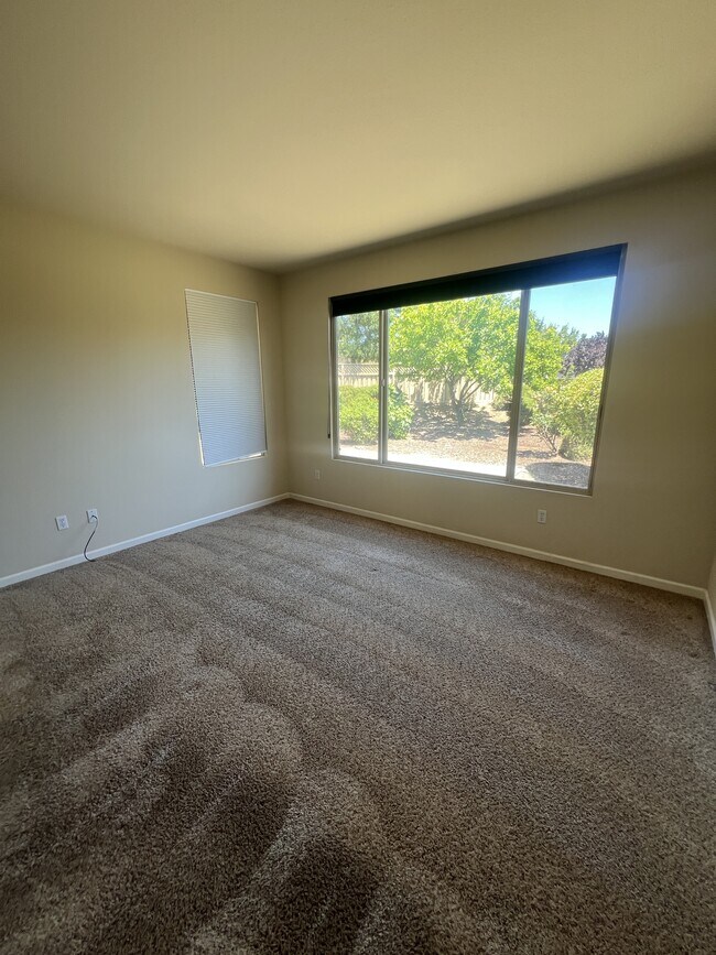 Building Photo - 1205 Shadow Glen Ln