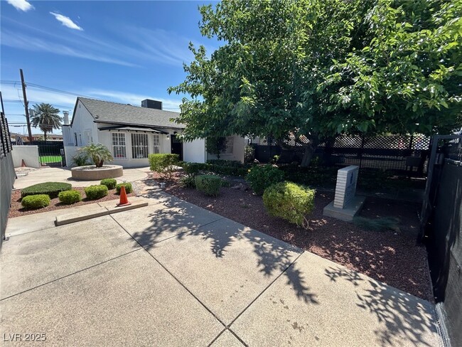 Primary Photo - 529 S 10th St