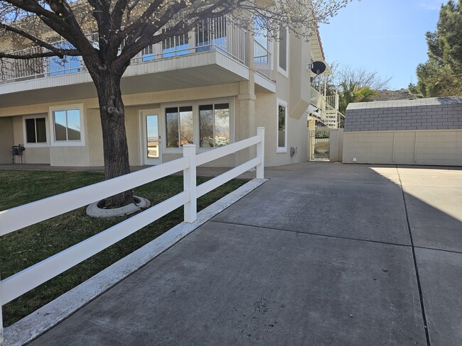 Building Photo - 470 Vermillion Ave
