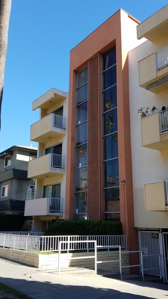 Primary Photo - 510 S Mariposa Ave