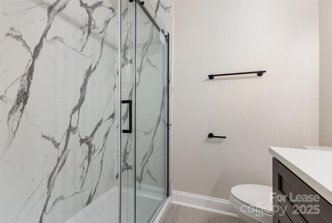 Building Photo - 817 W 4th St