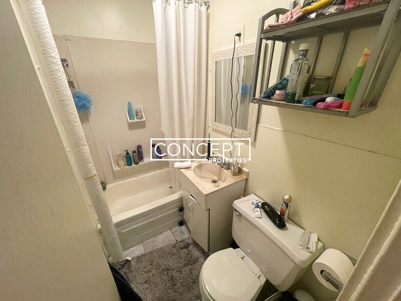 Building Photo - 24 Phillips St