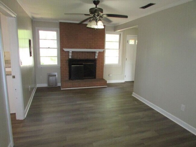 Building Photo - Close to Downtown Sumter