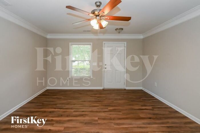 Building Photo - 10827 Glenluce Ave