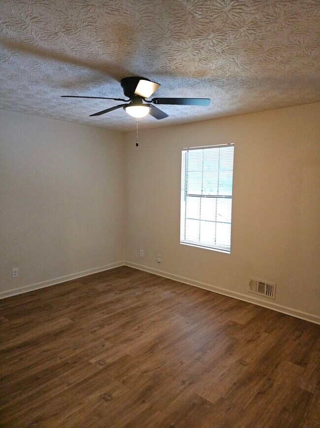 Building Photo - 490 S Jeff Davis Dr