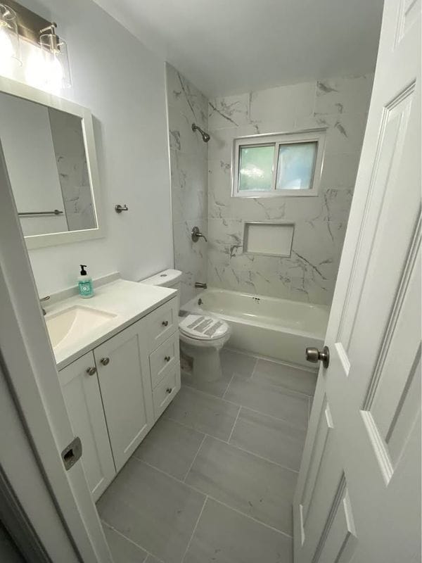 Building Photo - 2 Roland Rd