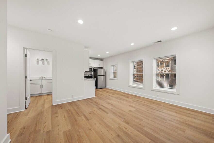 Building Photo - 4245 Troost Ave