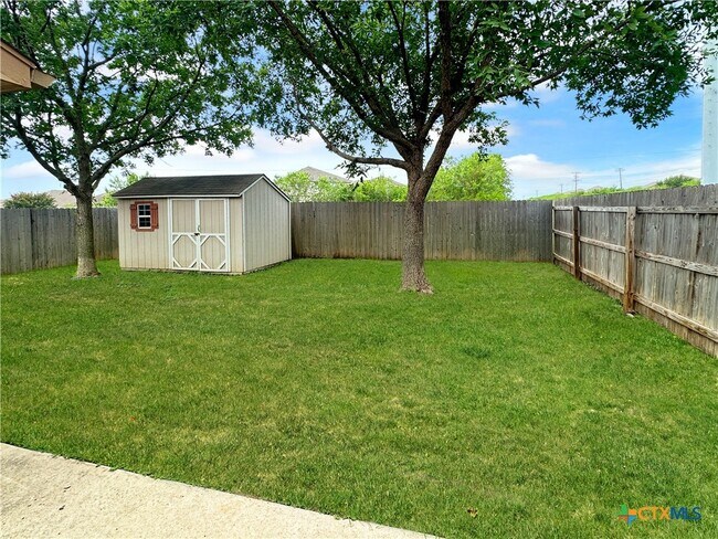 Building Photo - 2384 Medina Dr