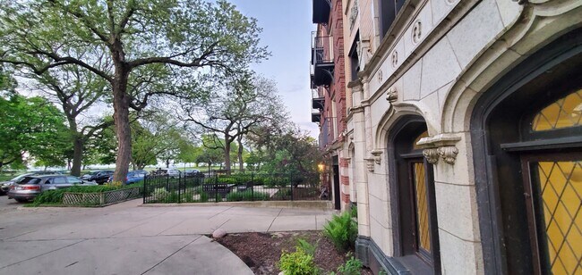 Building Photo - 1127 W Farwell Ave