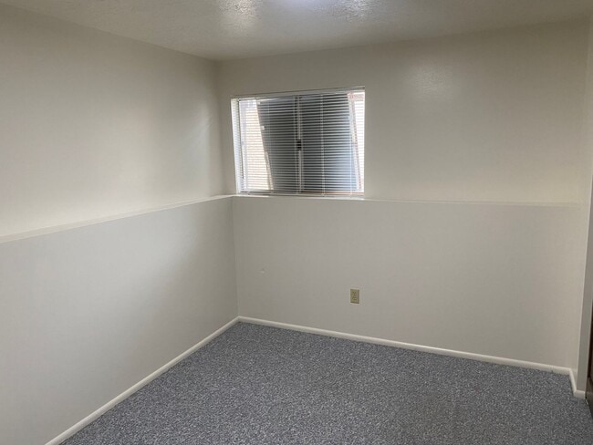 Building Photo - 2 Weeks Rent Free! 4 Bed, 3 Bath Condo in South Ogden