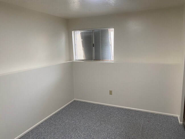 Building Photo - $500 Amazon Gift Card! Spacious 4-Bed, 3-Bath Condo in South Ogden