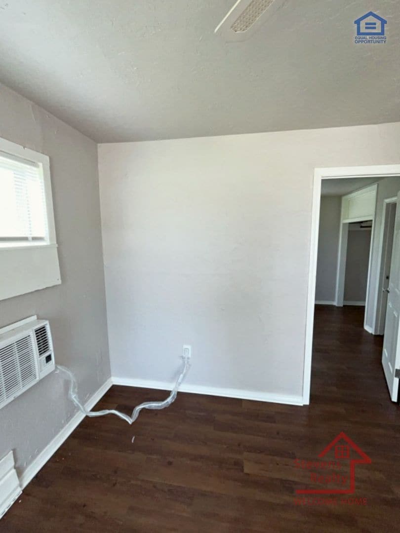 Building Photo - 410 SW 14th St